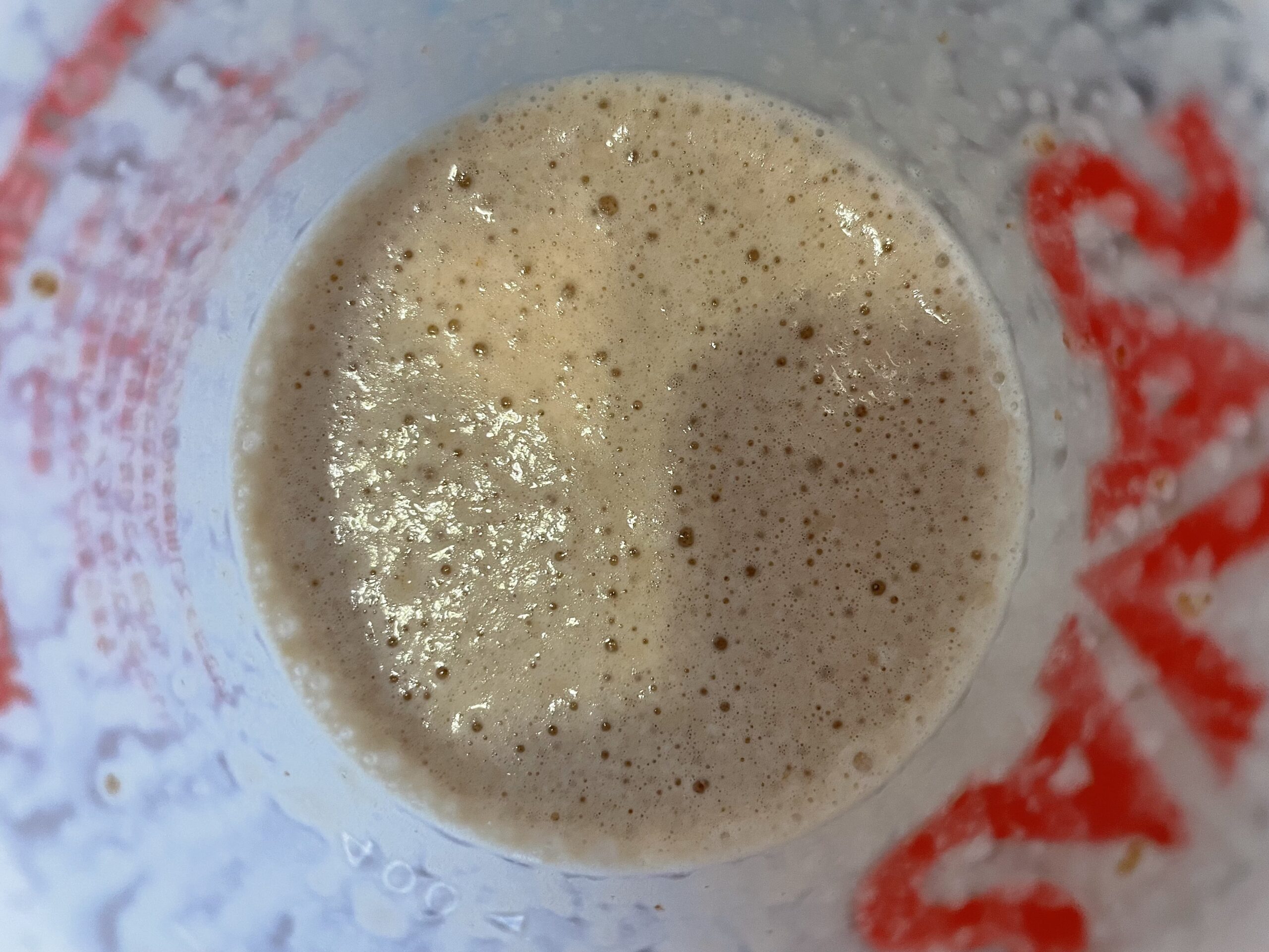 マイプロテインのミルクティー味を牛乳で混ぜた泡の画像
