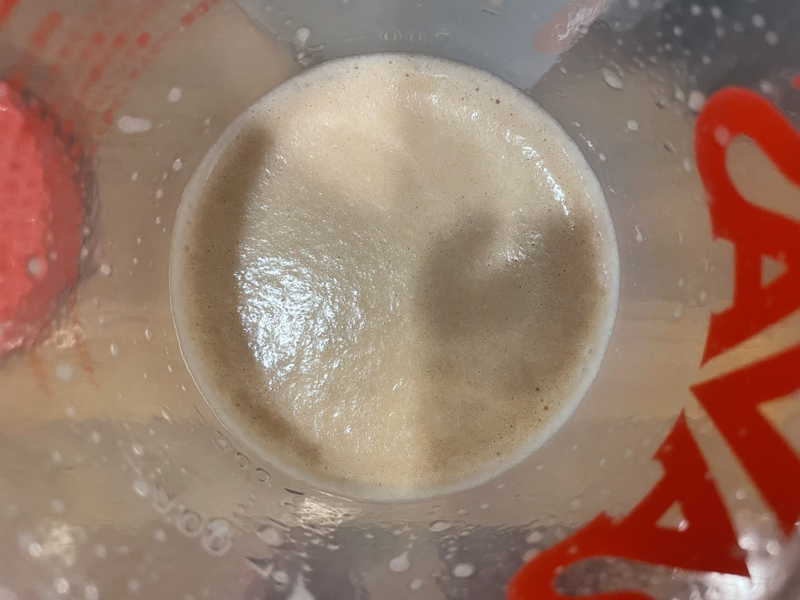 マイプロテインのミルクティー味を水で混ぜた泡の画像