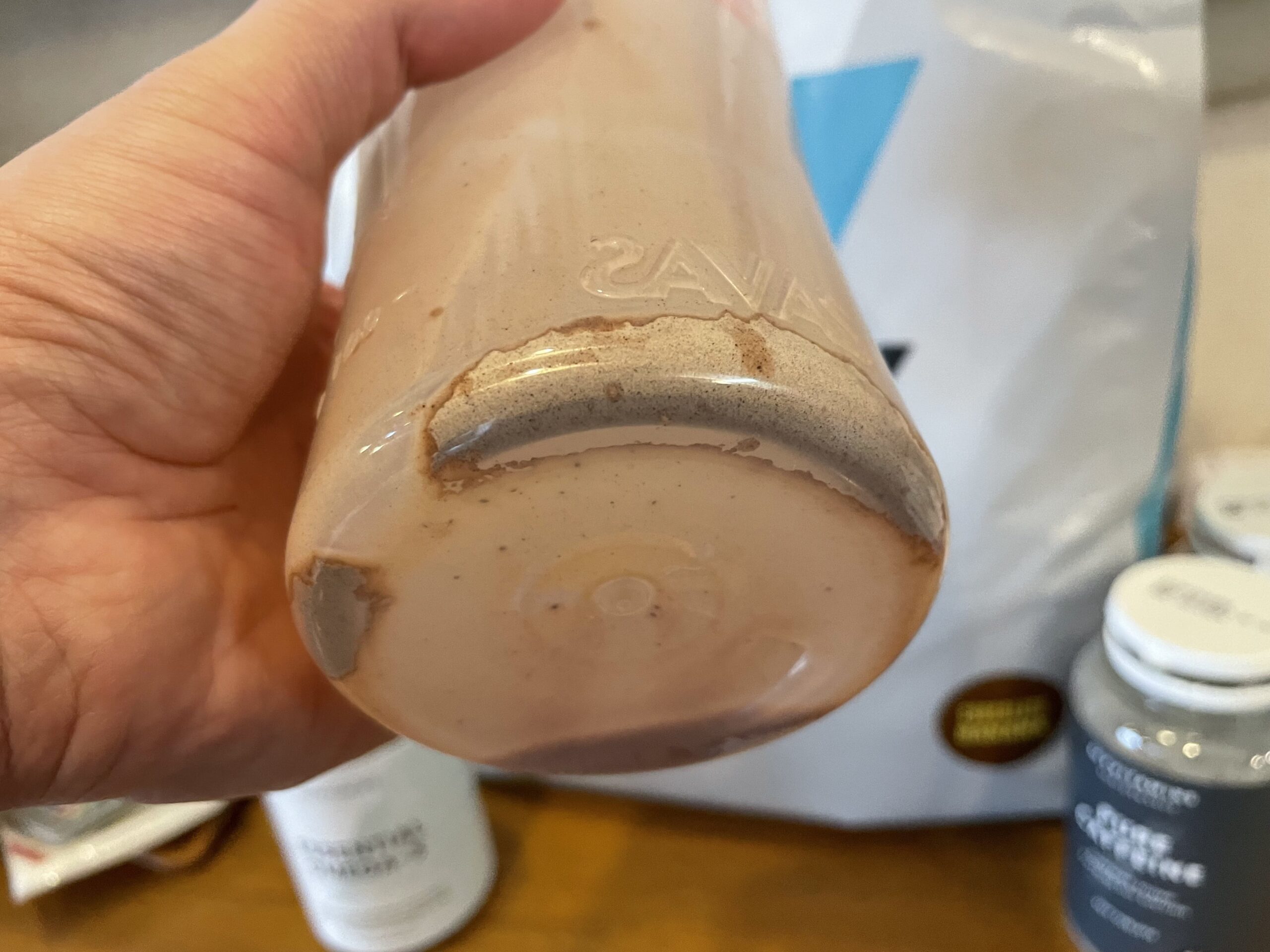 マイプロテインのチョコバナナ味を牛乳で混ぜた時の底の画像
