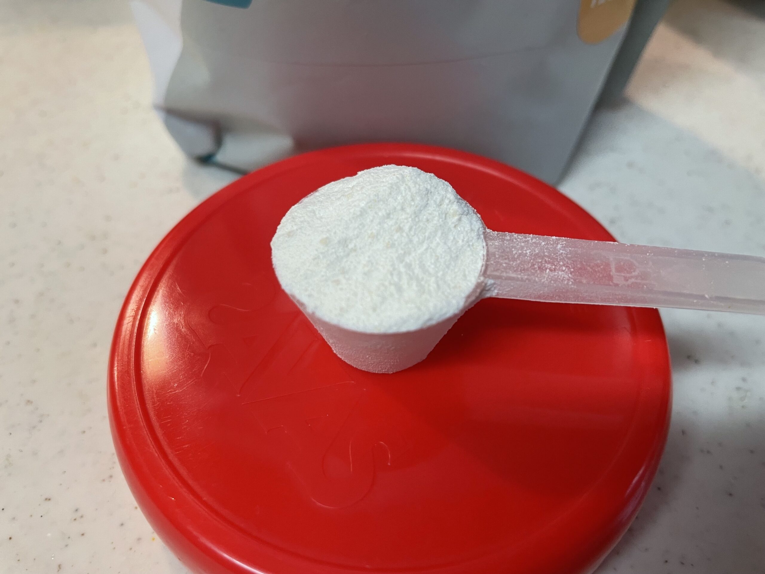 マイプロテインのEAAトロピカル味の粉の画像